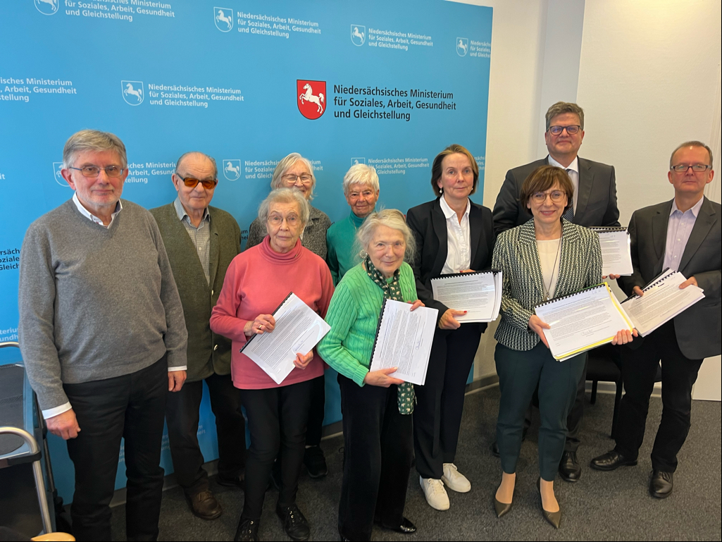 Übergabe der Petition, 10 Personen 